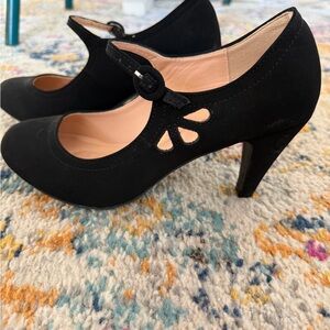 Chase + Chloe Black Cutout Heels
